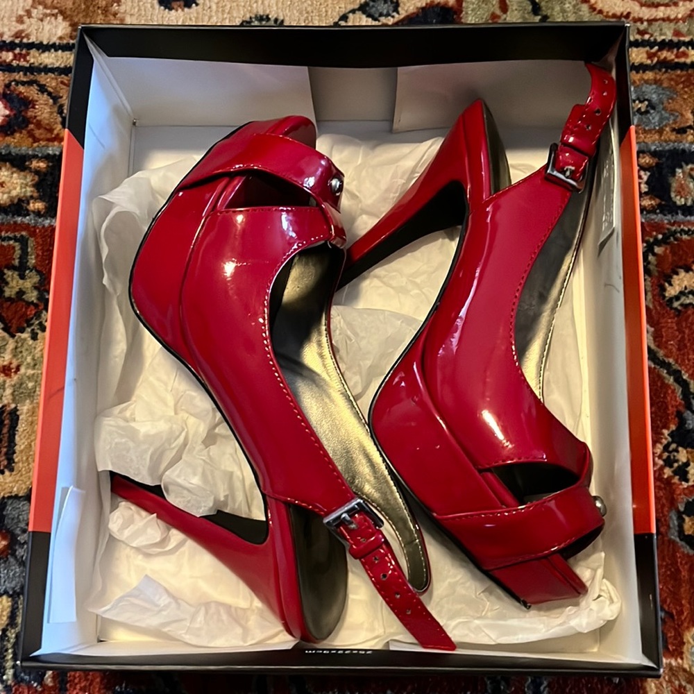 G by GUESS Women's Cathy Slingback Platform Pumps